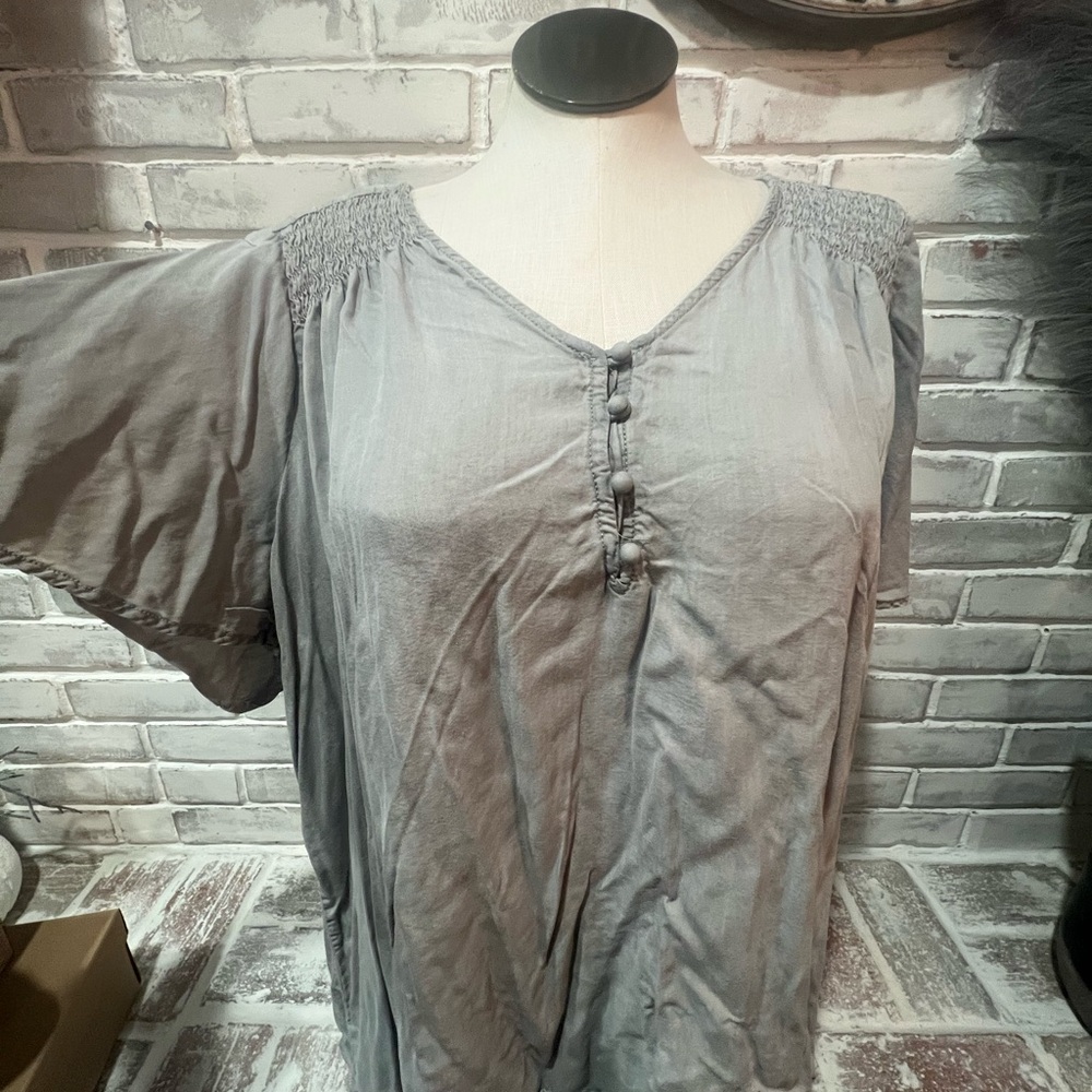 Jane and Delancey Gray Short Sleeve Top